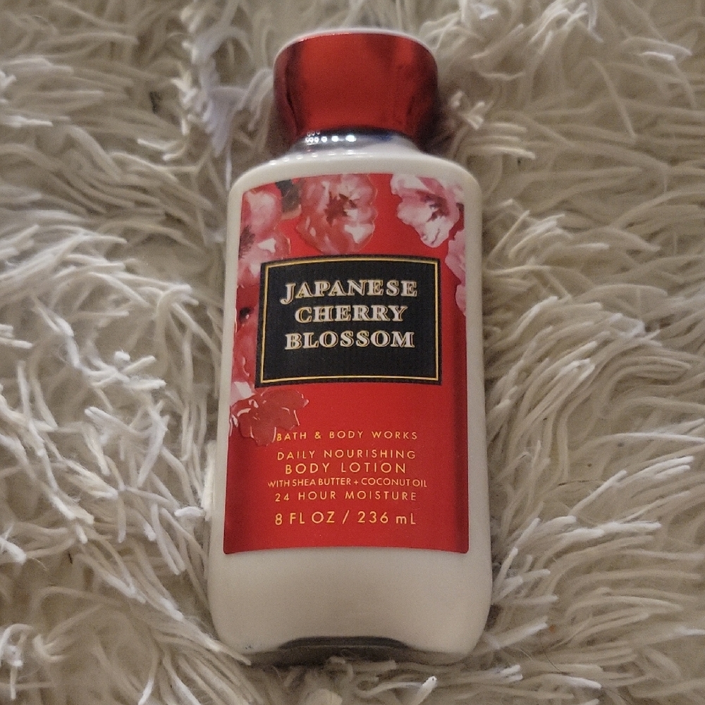 Bath & Body Works Japanese Cherry Blossom Lotion - Red and White